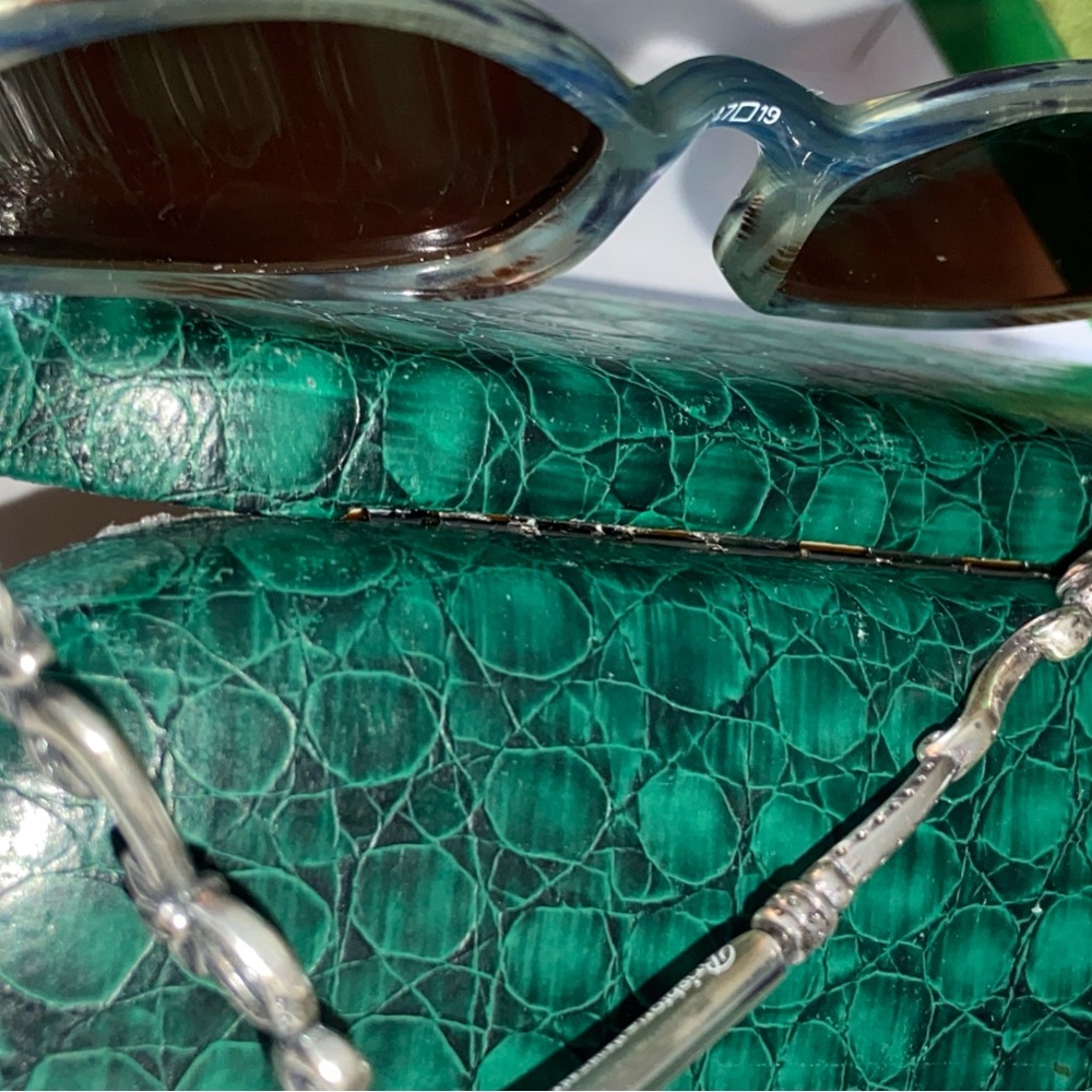 Chic Retro Oval Shaped 90’s Sunglasses w/Green Alligator Case, Very Minor Wear🎄 - Picture 15 of 16